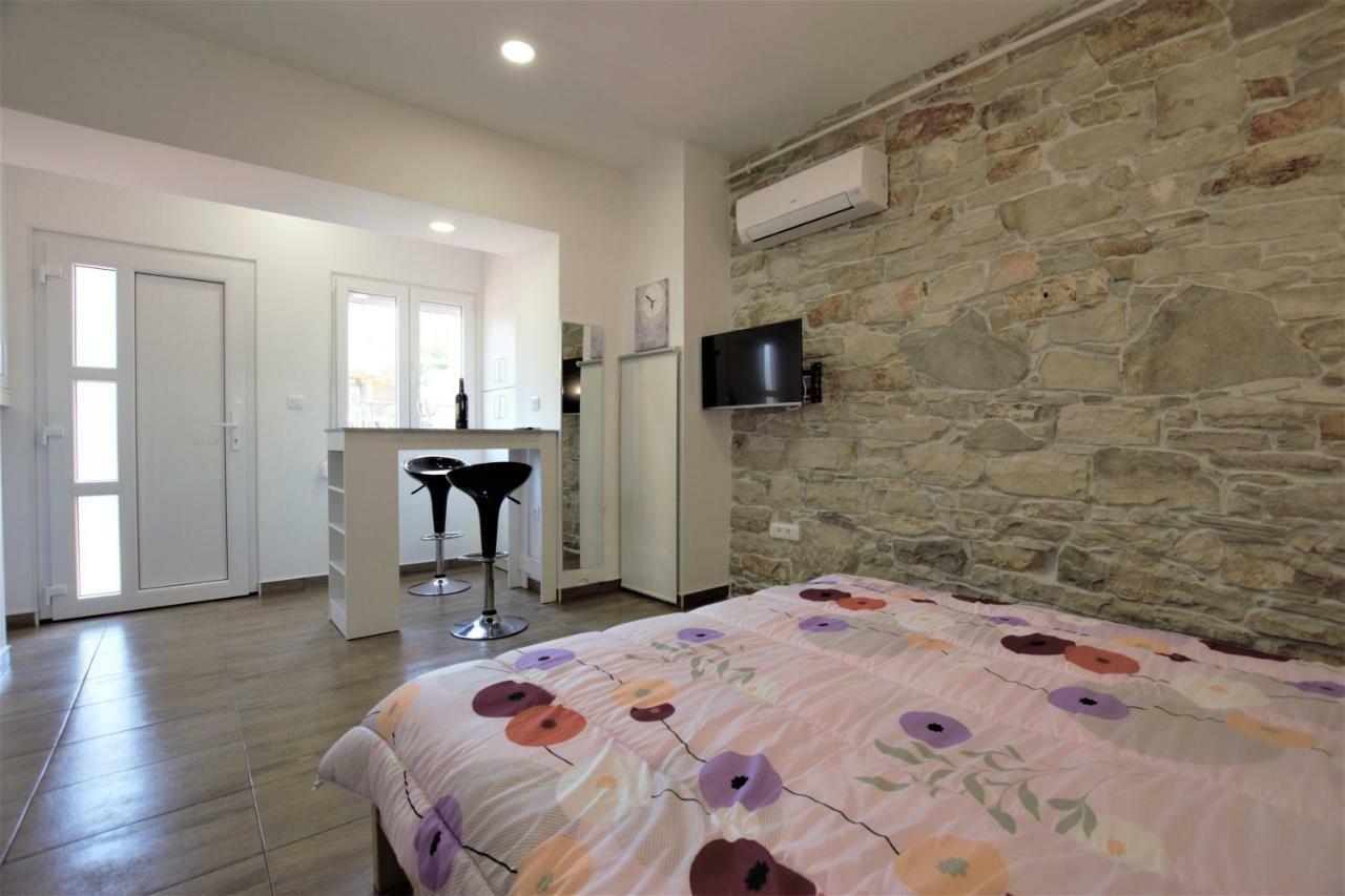 Studio Apartman Danijela Pula Buitenkant foto