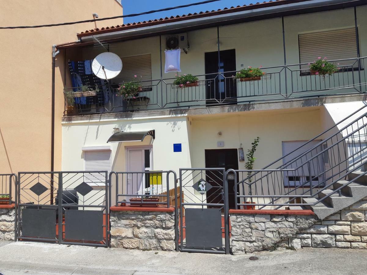 Studio Apartman Danijela Pula Buitenkant foto